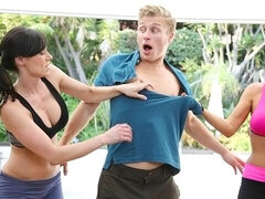 Veľký zadok, Veľké péro, Kuřba, Brunetka, Na psíka, 2 ženy 1 muž, Milf  mčbp, Vonku