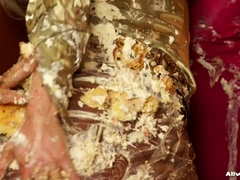 Étel, Szatén, Megkötözve, Nedves