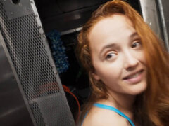 Velika rit, Velik kurac, Velike joške, Prvoosebno snemanje seksa, Rdečelaska