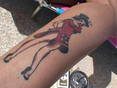 Por trás do pano, Peitos grandes, Feito em casa, Melharucos naturais, Ao ar livre cartaz de rua outdoor, Pontos de vista, Despir, Provocar