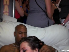 Blondin, Klädd kvinna naken man, Dansar, Doggystyle, Fingering, Slick, Rider, Suger