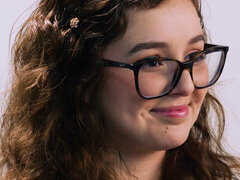 Nerdy giorl gets naked and masturbates at the porn interview