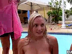 Amateur, Universidad, Grupo, Humillación, Lesbiana, Al aire libre, Adolescente, Juguetes