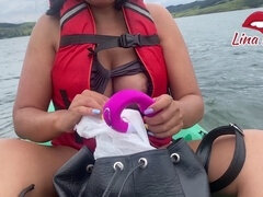 Bikini, Latina, Masturbación, Orgasmo, Al aire libre, Público, Tatuaje, Juguetes