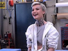 Bdsm, Kuřba, Ponížení, Orgasmus, Drobounká, Ječení, Tetování, Kozičky