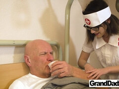 18 jaar, Pijpbeurt, Hardcore, Hd, Verpleegster, Kut duiken, Zoon, Tiener