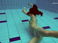 Arsch, Tussi, Braunhaarige, Fetisch, Pool, Solo, Eng, Unter wasser