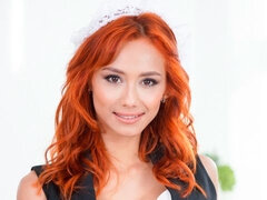 Ver�nica Leal, At Your Service