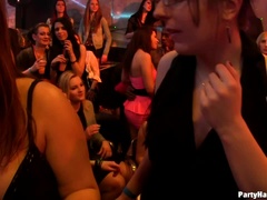 Amateur, Grosse bite, Brunette brune, Homme nu et filles habillées, Dansant, Queue, Lingerie, Echangistes