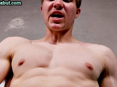 Muscled ginger jerking off solo