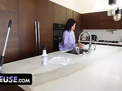 큰 가슴, 오랄섹스, 옷 입은 상태로, 쿠거, 수음, 밀프, 선생, 쓰리섬