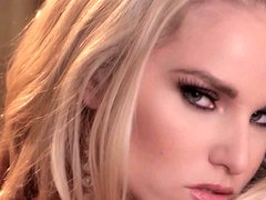 Blondi, Korkokengät, Alasti, Luonnolliset tissit, Nännit, Pienikokoinen, Soolo, Tissit