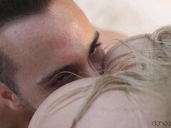 Yammy teen coquette Mary Rock wants his cock outdoor!