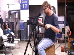 Αμερικάνος, Πίσω στα παρασκήνια, Ξανθιά, Συνδυασμός, Όργιο, Στολή