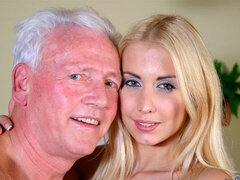 Blondína, Kuřba, Honění, Spodná bielizeň, Sestrička, Stockings, Stripping, Teenka