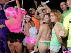 Azjatka, Duży kutas, Duże cycki, Obciąganie, Brunetka, Styl na pieska, Mamuśka, Strona