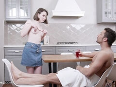 Amateur, Grosse bite, Brunette brune, Petite femme, Cheveux courts, Maigrichonne, Adolescente, Nénés