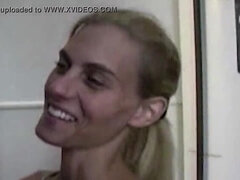 Blonde, Sucer une bite, Tromperie, Tir de sperme, Faciale, Maigrichonne, Avaler, Épouse