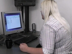 Watch sneaky girlfriend's dirt