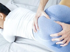 18, Stor stjärt, Stora tuttar, Avsugning, Brunett, Doggystyle, Mager, Tonåring