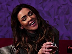 Leie, Grosse titten, Weibliche domination, Lingerie, Milf, Verführt, Tätowierung, Spanner