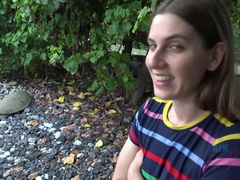 Fotjobb, Flickvän, Hårig, Orgasm, Utomhus, Pov, Fitta, Voyeur