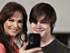 Velike joške, Rjavolaska, Evinja, Zrela, Tetovaže, Joške