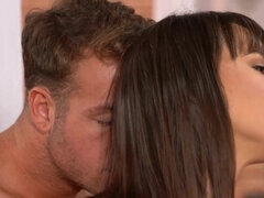 Grote mammen, Rondborstig, Rijpe lesbienne, Moeder die ik wil neuken, Natuurlijke tieten, Spuiten, Tieten likken