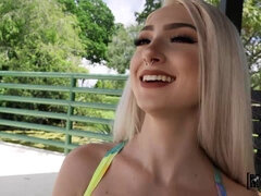 Stor pik, Store bryster, Blondine, Pik sutte, Offentlig, Bryster