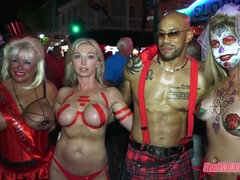 Exhibicionisti, Milf  mčbp, Vyzlečené, Prirodzené prsia, Nahé, Nudistkou, Teenka, Kozičky