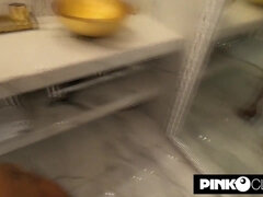 Stor stjärt, Stora tuttar, Avsugning, Bystig, Doggystyle, Pov, Tatuering, Tuttar