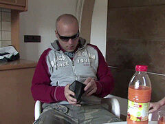 Enthousiasteling, Pijpbeurt, Klein, Geschoren, Kousen, Tatoeage, Tiener, Slet