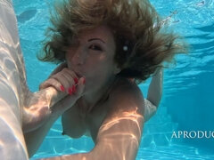 18 años, Amateur, Mamada, Europeo, Orinar, Piscina, Bajo el agua