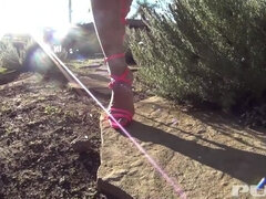 Bikini, Brunette, Fødder, Hæle, Naturlige bryster, Pirring