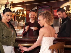 Stor pik, Pik sutte, Hundestilling, Firkanter, Naturlige bryster, Fisse, Teenager, Bryster