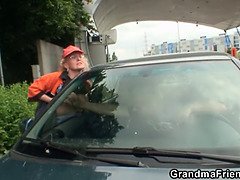 Granny double penetration outdoor