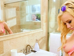 Łazienka, Duży kutas, Blondynka, Złapany, Naturalny, Naturalne cycki, Szpieg, Nastolatki