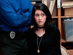 Brunette brune, Attrapée, En levrette, Branlette thaïlandaise, Rasée, Chaussures, Nénés, Uniforme