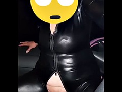 Amatorka, Samochód, Masturbacja, Dojrzałe, Pirsing, Solo