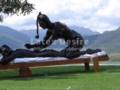 Coppia, Bambola, Dominazione femminile, Lattice, All'aperto, Schiavo, Spagnola