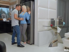 Amatoriale, Schizzo di sborra, Gola profonda, Lavoro di piedi, Cucina, Masturbazione, Figa, Realtà