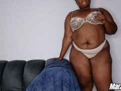 Seggről a szájra, Testes gyönyörű hölgy, Hatalmas hátsó, Ébenfekete, Érett feleség, Nuni, Egyedül