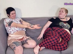 Kuřba, Macaté, Brýle, Lesbické, Orgasmus, Pička, Krátké vlasy, Strapon