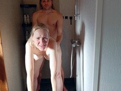 Amatør, Bad, Par, Hjemmelaget, Kyssing, Onani, Milf, Svensk