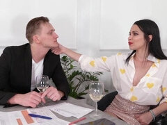 Stor rumpe, Stor kukk, Store pupper, Runke, Slikking, Onani, Milf, Kontor