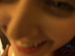 Amatør, Badeværelse, Pik sutte, Creme tærte, Kjole, Behåret, Strittende brystvorter, Fisse