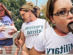 Sucer une bite, Tromperie, Extrême, Lunettes, Hd, Interracial, Public, Épouse