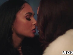 Садо мазо, Блондинки, Семяизвержение, Черненькие, Лесбиянка, Зрелые, Милф, От первого лица