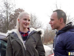 Stor pik, Store bryster, Blondine, Hundestilling, Penge, Udendørs, Mager, Teenager