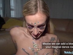 Fakehub, xxx, costume